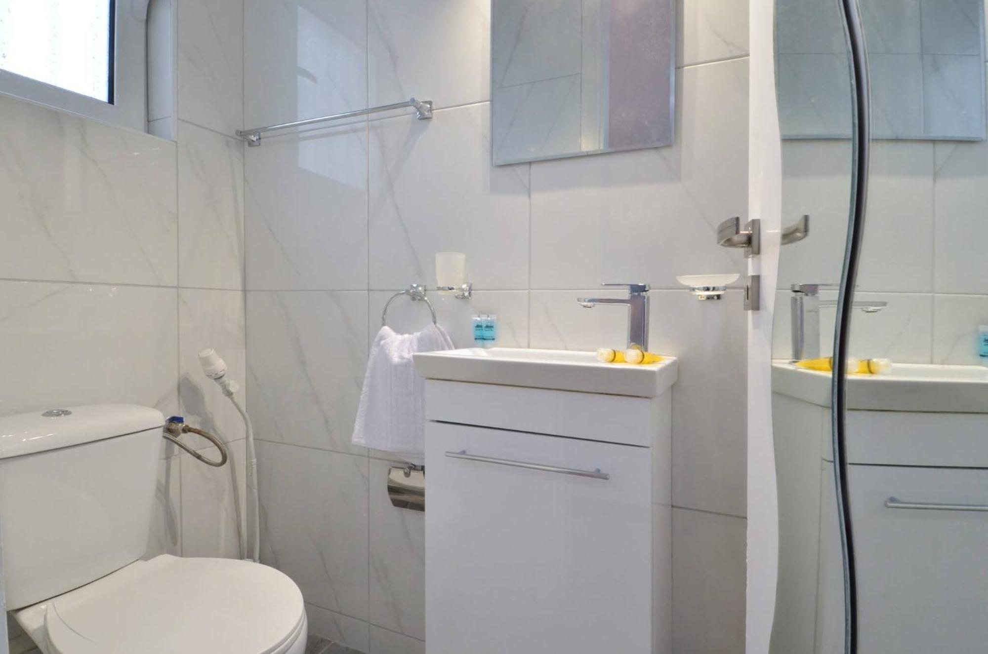 Agia Paraskevi, A Cozy And Minimal Retire Athen